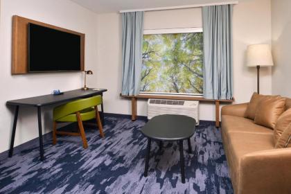 Fairfield Inn & Suites by Marriott Canton - image 7