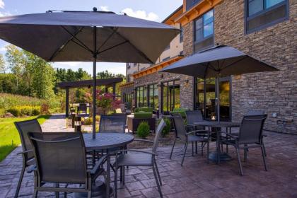 Fairfield Inn & Suites by Marriott Canton - image 9