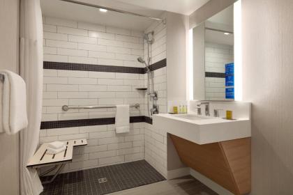 DoubleTree by Hilton Canton Downtown - image 21