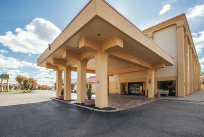 Baymont by Wyndham Canton - image 2