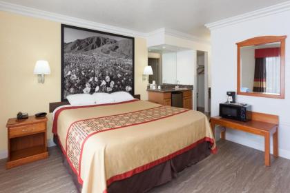 Super 8 by Wyndham Santa Clarita/Valencia - image 10