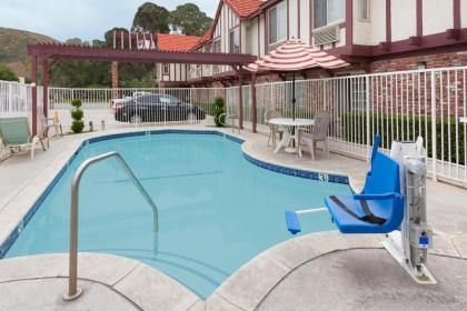 Super 8 by Wyndham Santa Clarita/Valencia - image 12