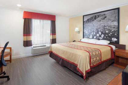 Super 8 by Wyndham Santa Clarita/Valencia - image 6
