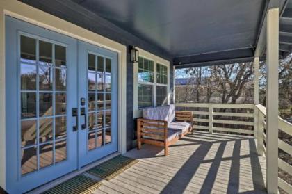 Boho Lake Haus - Dog Friendly and Lake Views!