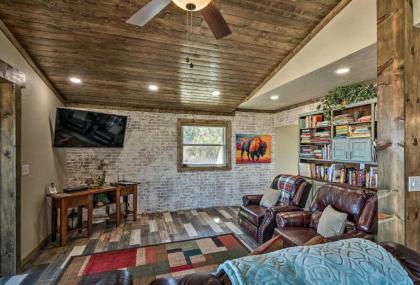 Renovated Home Overlooking Palo Duro Canyon! - image 9
