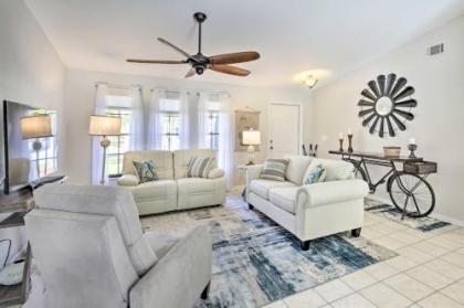 Sleek Updated House with Lanai Less than 10 min From Downtown Cape Coral