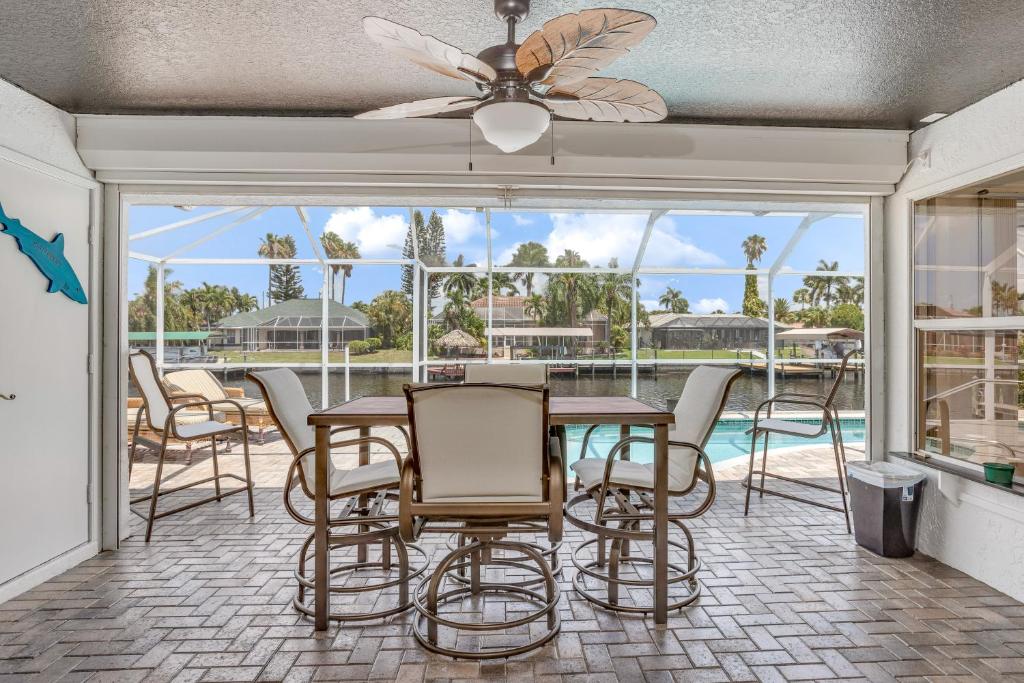Four Mile Cove Paradise - image 2