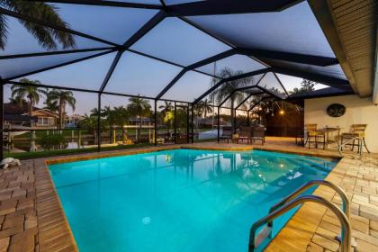 Villa Admirals Retreat   Southern exposure DIRECt gulf access bikes kayak and heated pool