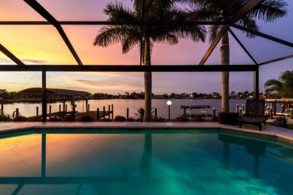 Modern Luxurious Waterfront home with Heated Pool - Villa Dock Holiday - Roelens Vacations