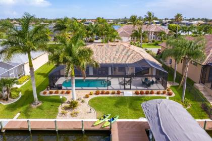 Modern Luxurious Waterfront home with Heated Pool - Villa Dock Holiday - Roelens Vacations - image 9