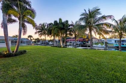 Pet Friendly Paradise with AmAZING Gulf Access   Flamingo Cottage   Roelens Vacations Cape Coral