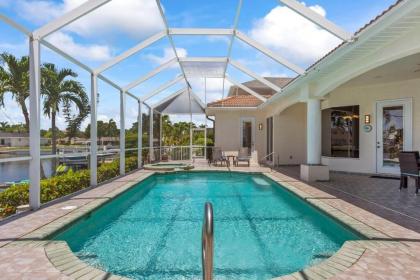 Cape Serenity  Luxury Waterfront Villa with Kayaks Cape Coral