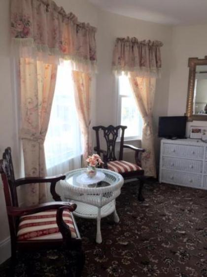 Hotel Macomber - image 3