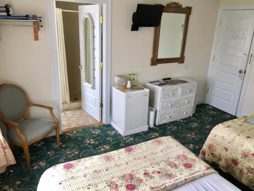 Hotel Macomber - image 5