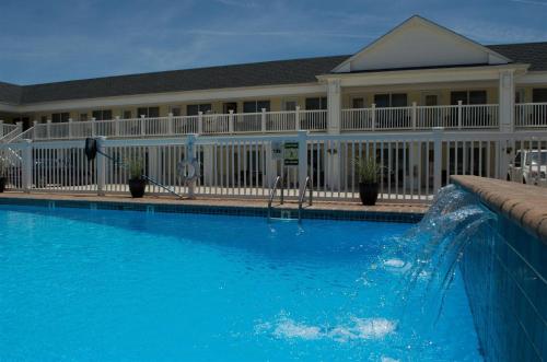 Madison Avenue Beach Club - image 2