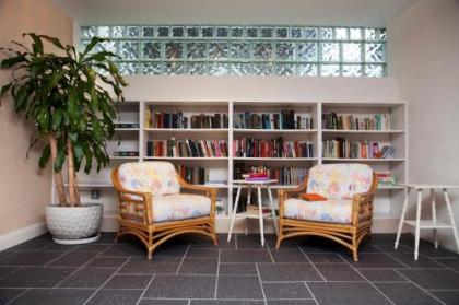 Sandpiper Beach Club - image 3