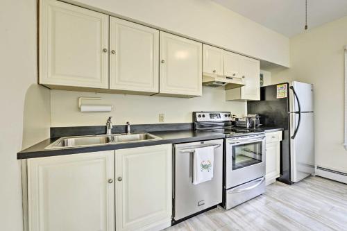 Heart of Cape May Quaint Getaway with Private Deck! - image 2