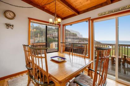 Shoreline Cottage Oceanfront Vacation Rental - image 8