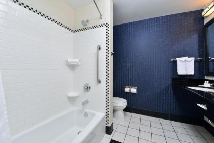 Fairfield Inn & Suites Santa Cruz - Capitola - image 9