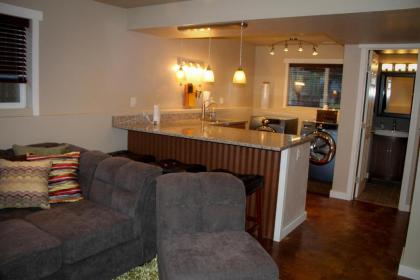 The 8th Street Retreat - image 11