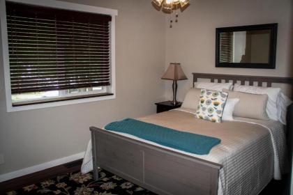 The 8th Street Retreat - image 12