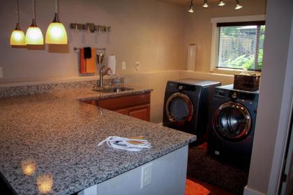 The 8th Street Retreat - image 6