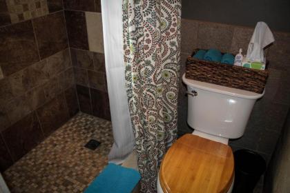 The 8th Street Retreat - image 7