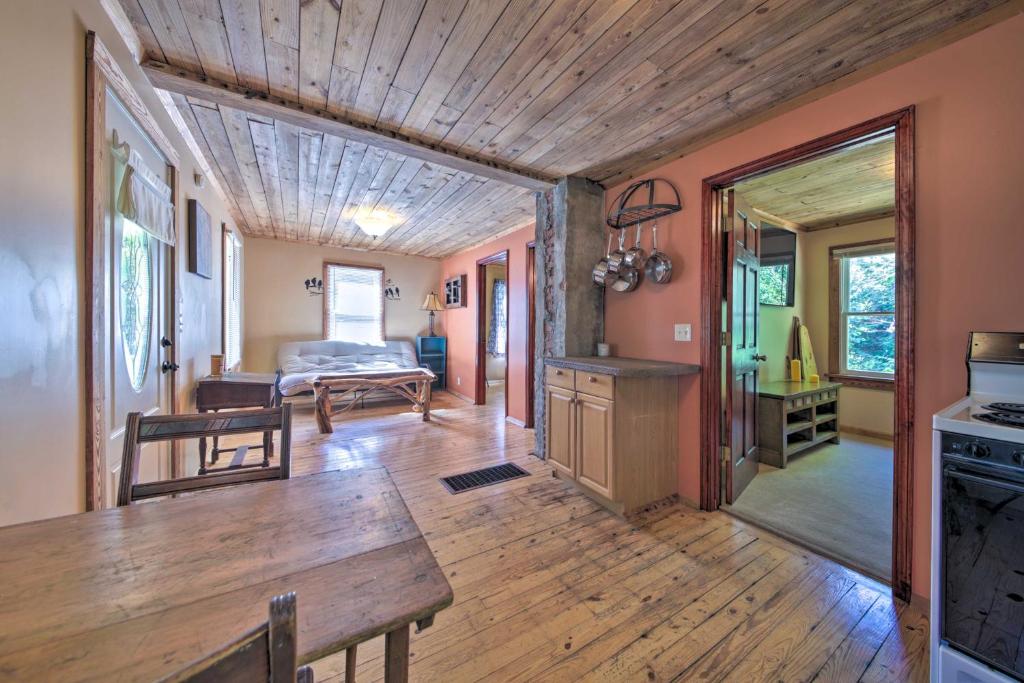 Carbondale Cottage with Fire Pit - 3 Mi to SIU! - main image