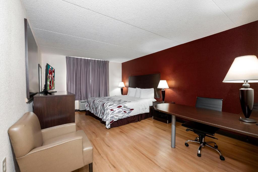 Red Roof Inn Carlisle - image 5