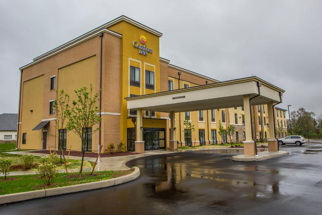 Comfort Inn PA Turnpike - I-81 - main image
