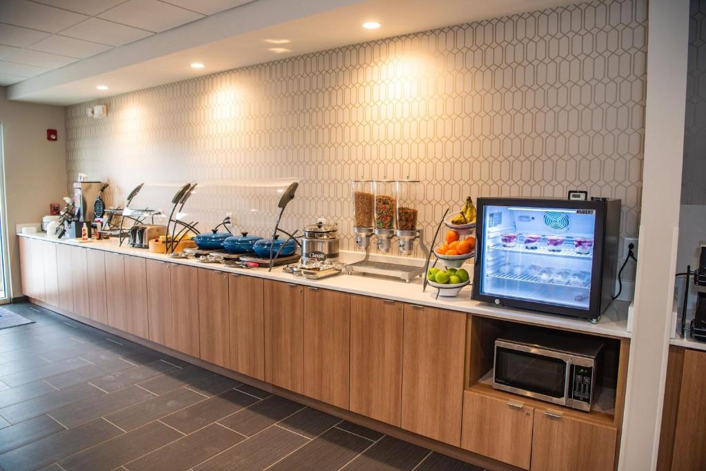 Microtel Inn & Suites by Wyndham Carlisle - image 5