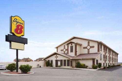 Super 8 by Wyndham Carlsbad - main image