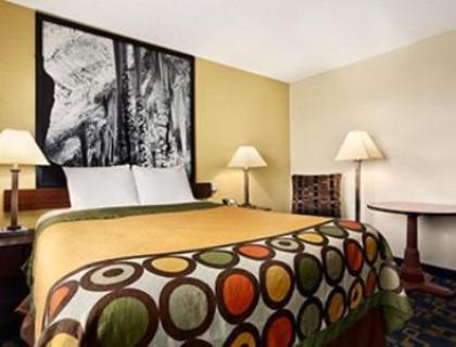 Super 8 by Wyndham Carlsbad - image 10