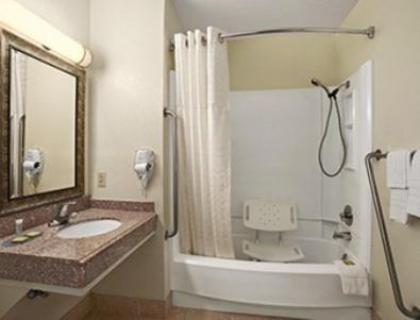 Super 8 by Wyndham Carlsbad - image 12