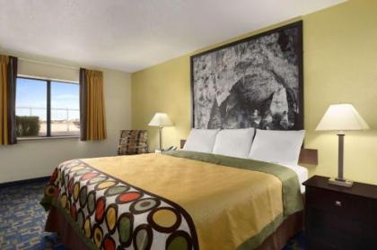 Super 8 by Wyndham Carlsbad - image 15