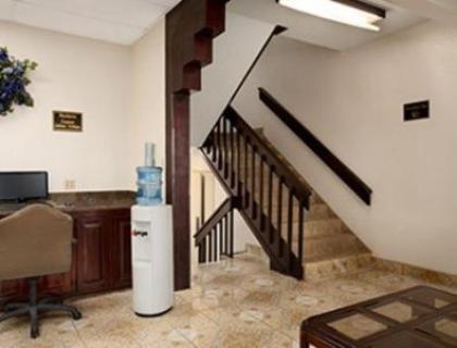 Super 8 by Wyndham Carlsbad - image 7