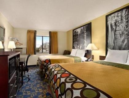 Super 8 by Wyndham Carlsbad - image 9
