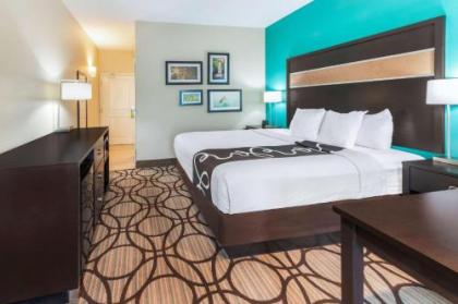 La Quinta by Wyndham Carlsbad - image 10
