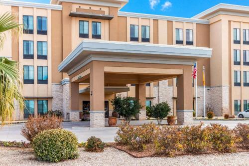 La Quinta by Wyndham Carlsbad - image 3