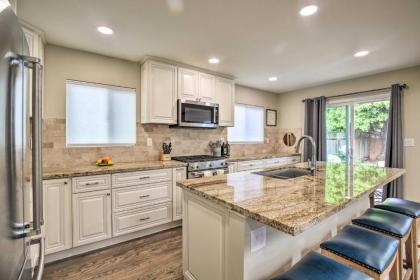 Modern Coastal Home - 1 Mile to Beach and Town! - image 3