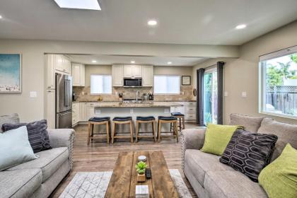 Modern Coastal Home - 1 Mile to Beach and Town! - image 5