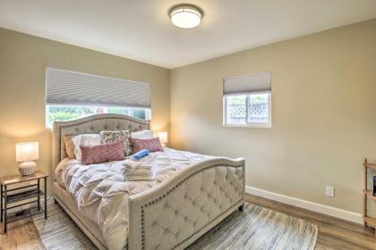 Modern Coastal Home - 1 Mile to Beach and Town! - image 8