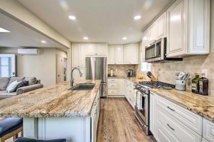 Modern Coastal Home - 1 Mile to Beach and Town! - image 9