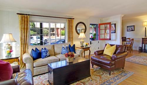 Wayside Inn - main image
