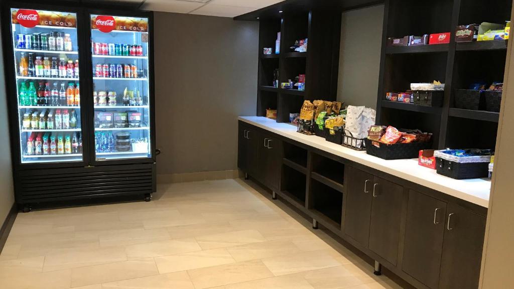 Holiday Inn Hotel & Suites Chicago-Carol Stream/Wheaton an IHG Hotel - image 4