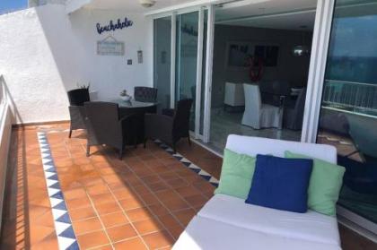 Spectacular Beach front PH 2 Level-3bd-2.5 bath - image 2