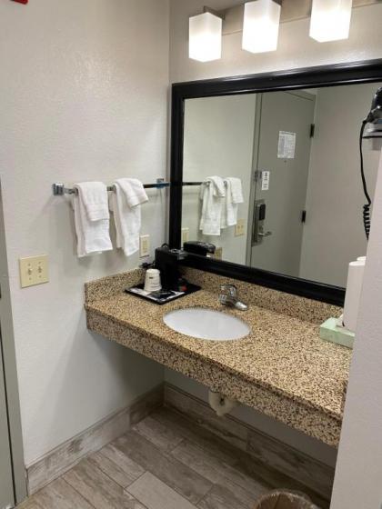 Best Western Allatoona Inn & Suites - image 4