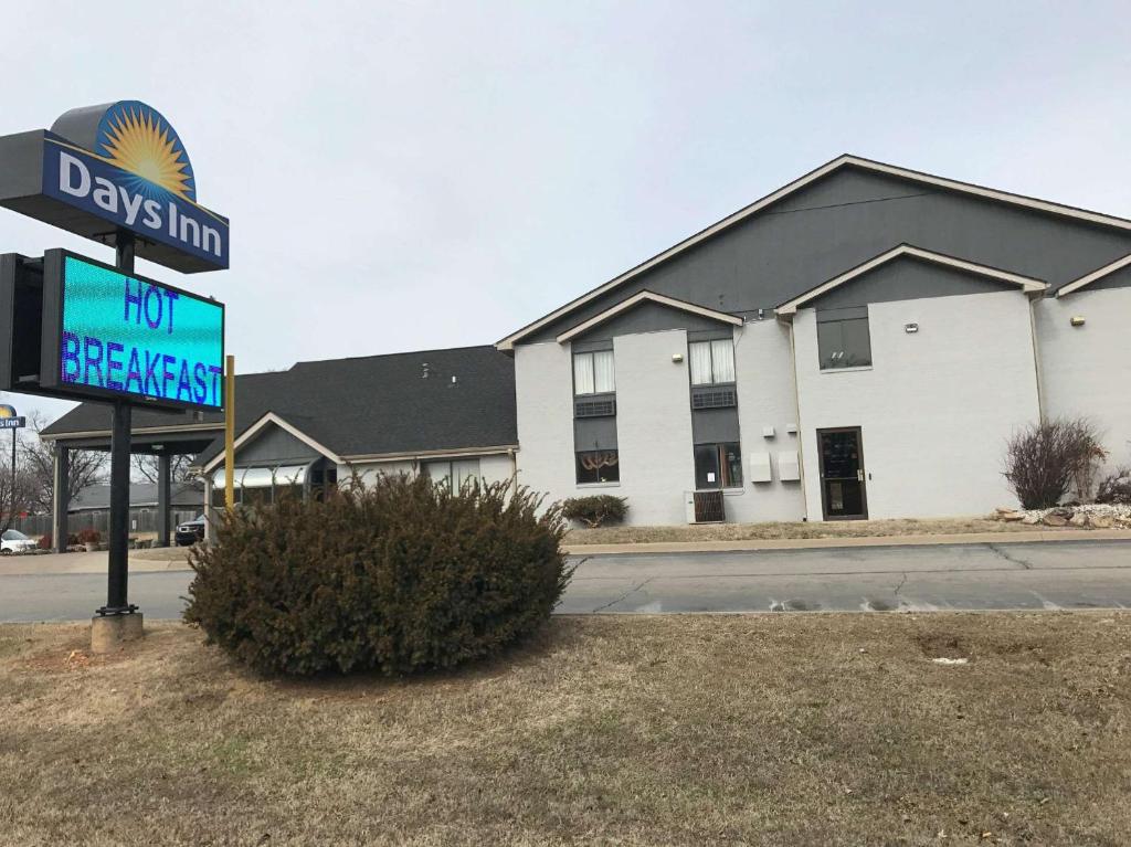 Days Inn by Wyndham Carthage - main image