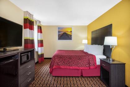 Days Inn by Wyndham Carthage - image 13