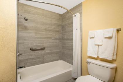 Days Inn by Wyndham Carthage - image 9